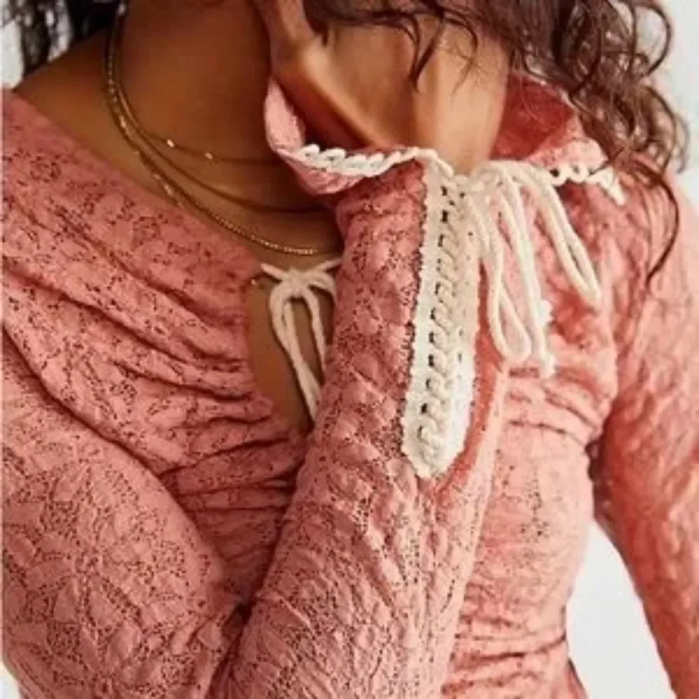 Free People small Free People Lilah Lace Scrunch Top in Blush Crush